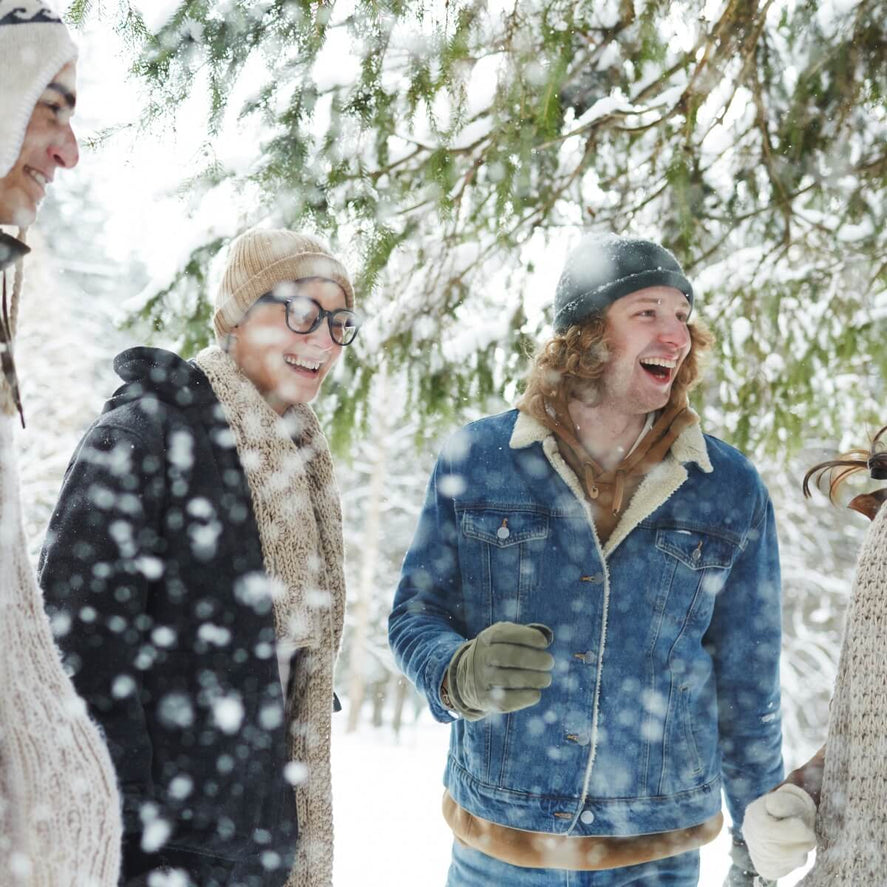 How to Reconnect With Old Friends Over Winter Break